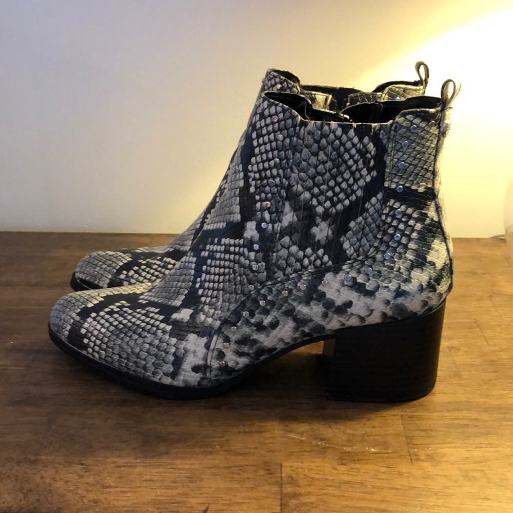 Circus by Sam Edelman Snakeskin Ankle bootie
